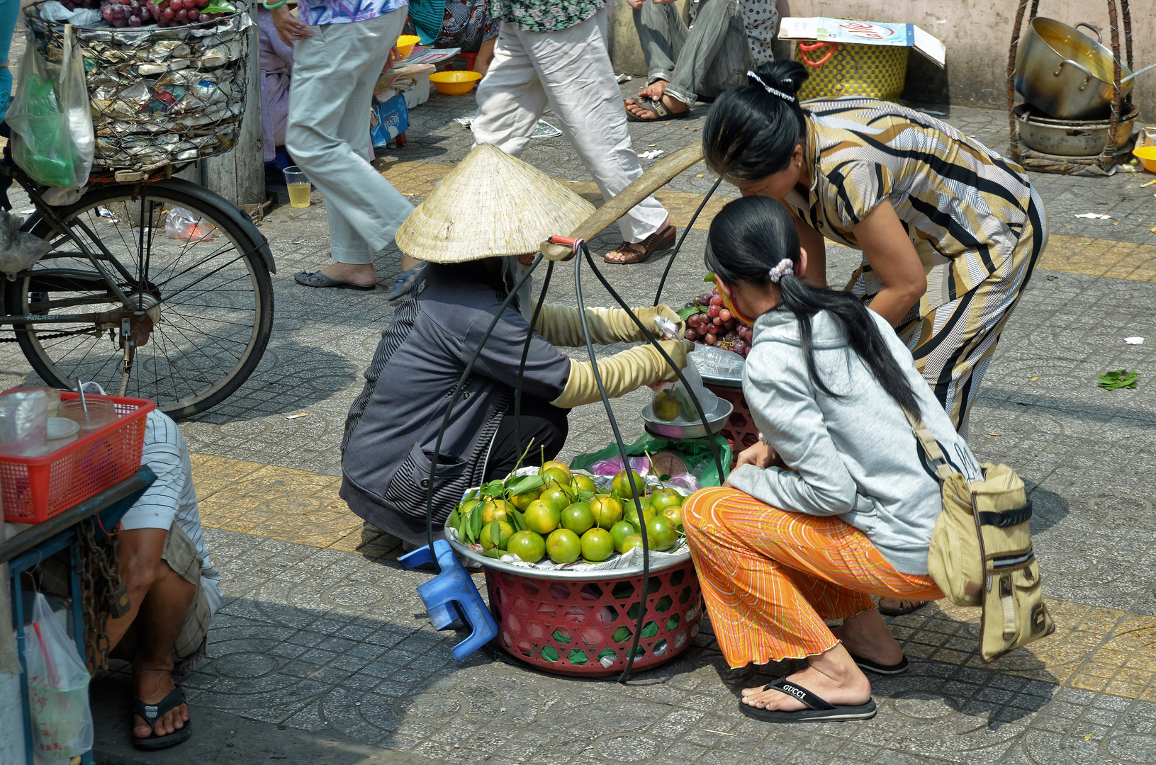 Straßenszene in Saigon, November 2011