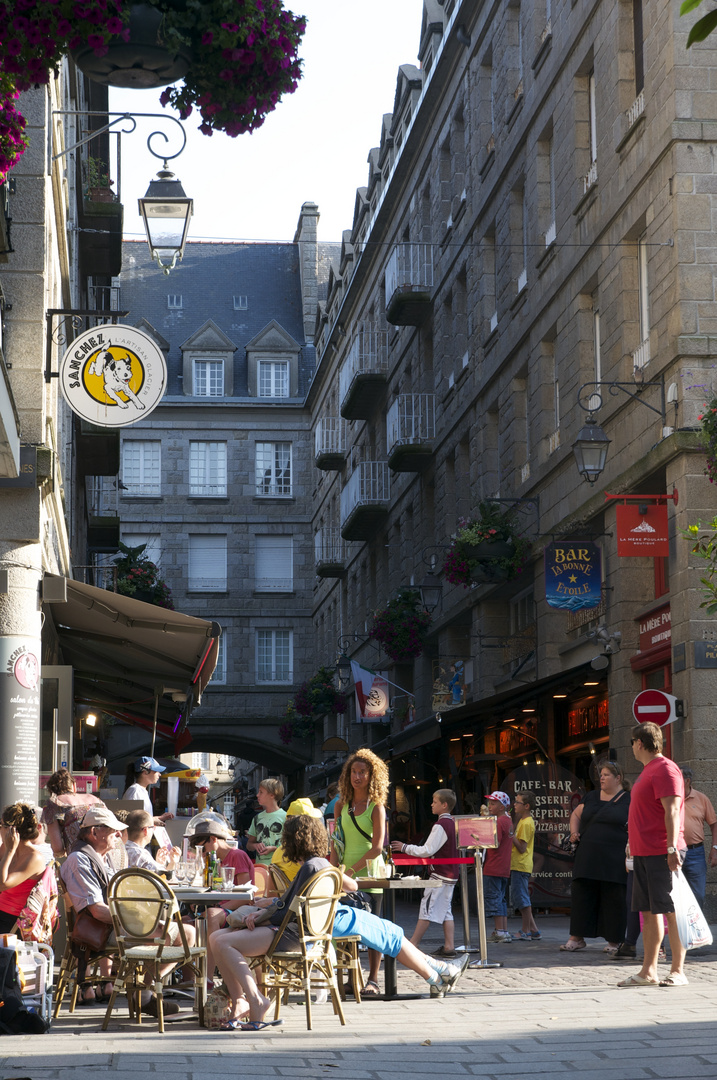 Straßenszene in Saint Malo