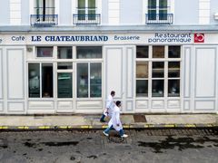 Straßenszene in St. Malo