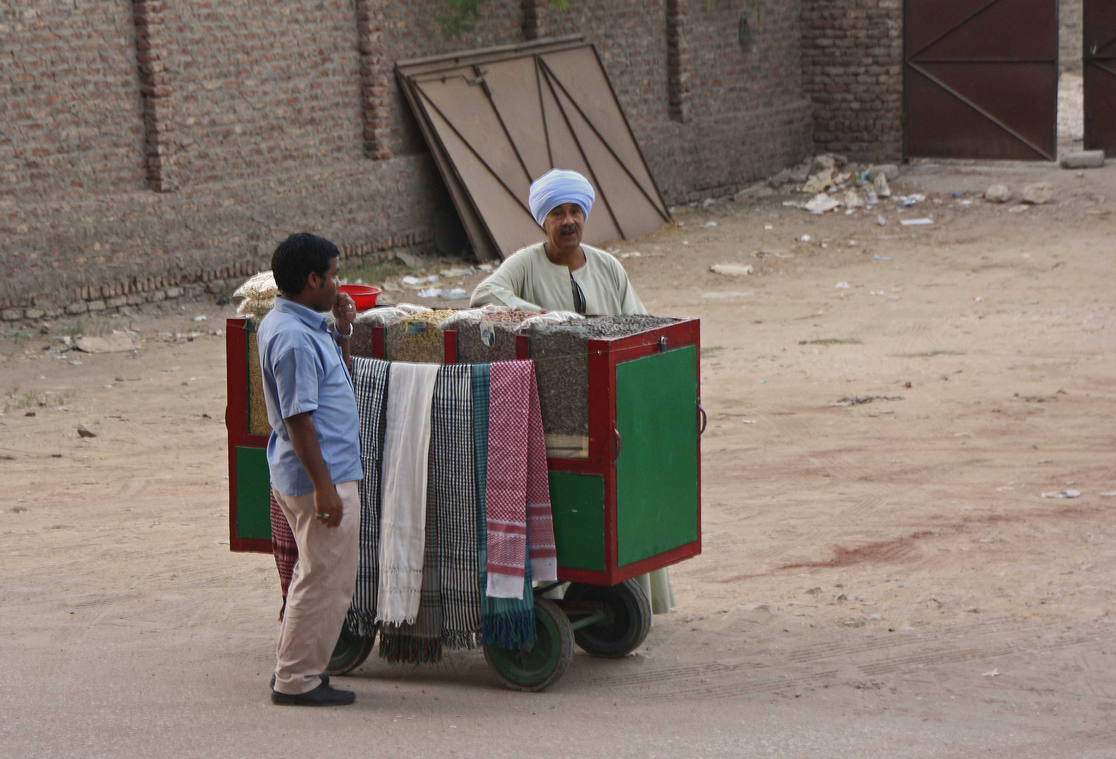 Strassenverkäufer in Luxor