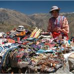 Strassenverkäuferin am Colca Canyon