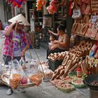 Straßenverkäuferin in Hanoi