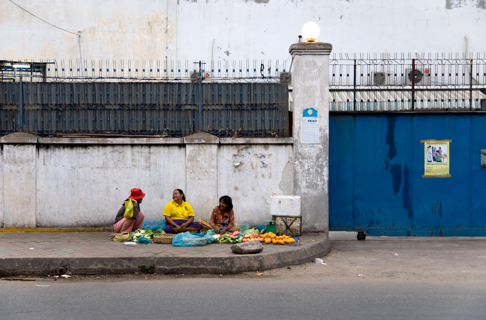 Straßenverkäuferinnen in Phnom Penh, Kambodscha