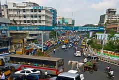 Strassenverkehr in Chennai Indien