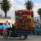 Straßenverkehr vor dem Hafen von Tanger