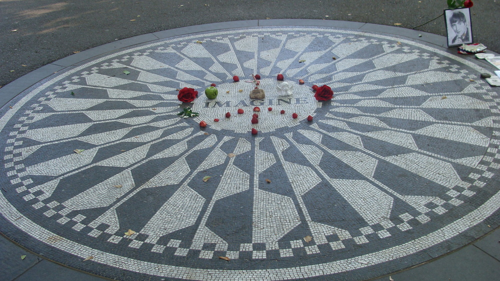 strawberry fields john lennon october 9 1985 Nev York