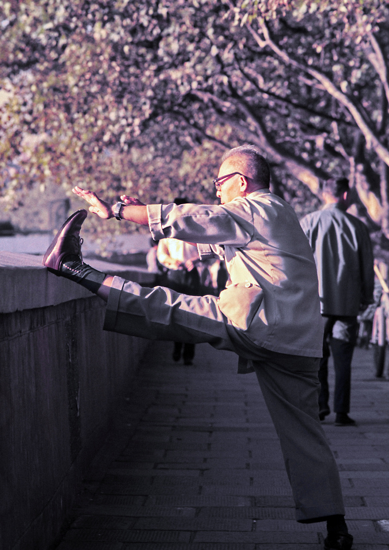 streching at The Bund