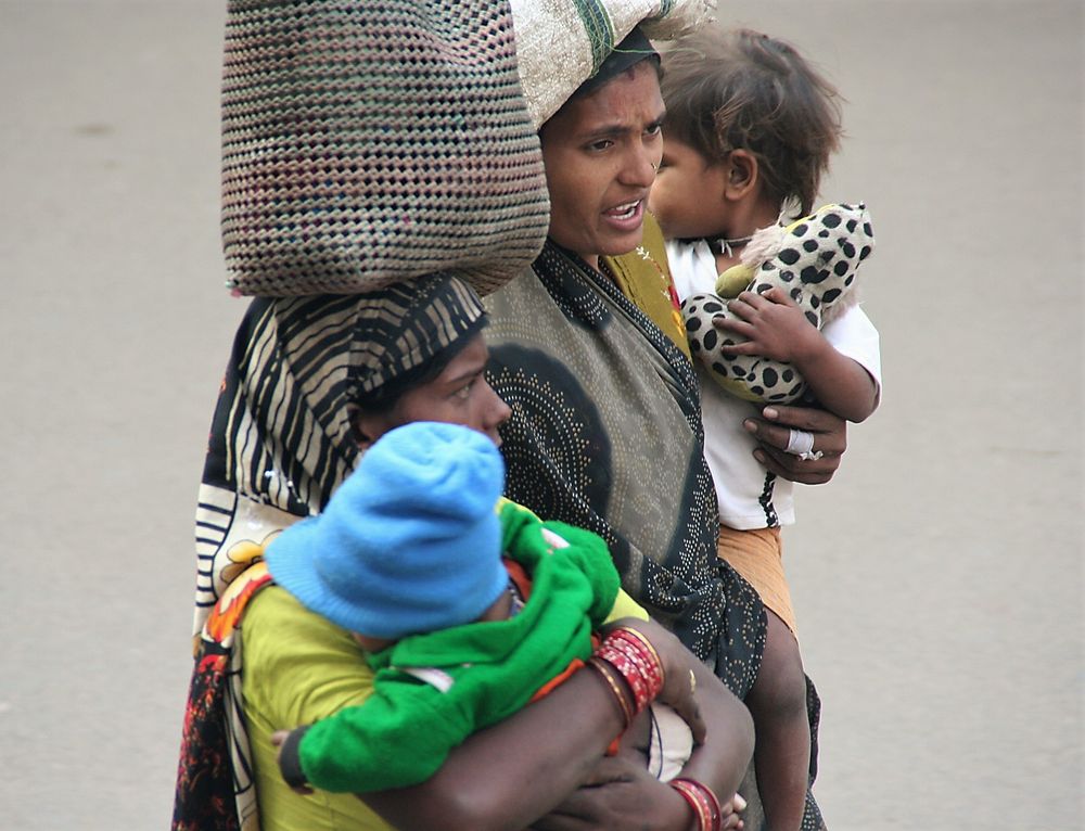 street 2Frauen India ca-21-499-col +Indiafotos