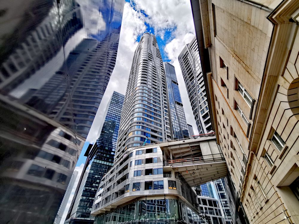 street 4Towers Spiegelung Hochhaus p30-25-840-col +Fotos
