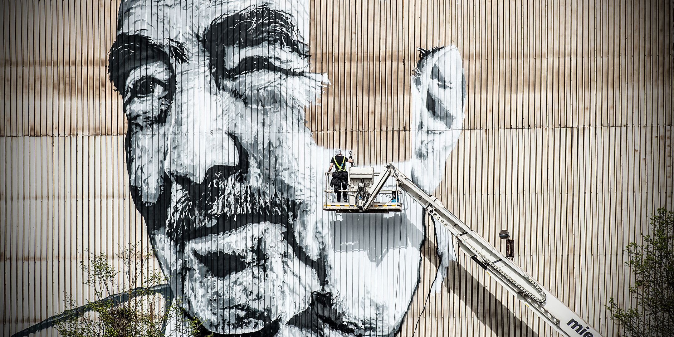 Street-Art-Star Hendrik Beikirch - Denkmal für einen Malocher - Weltkulturerbe Völklinger Hütte