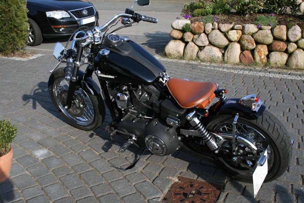 Street bob black