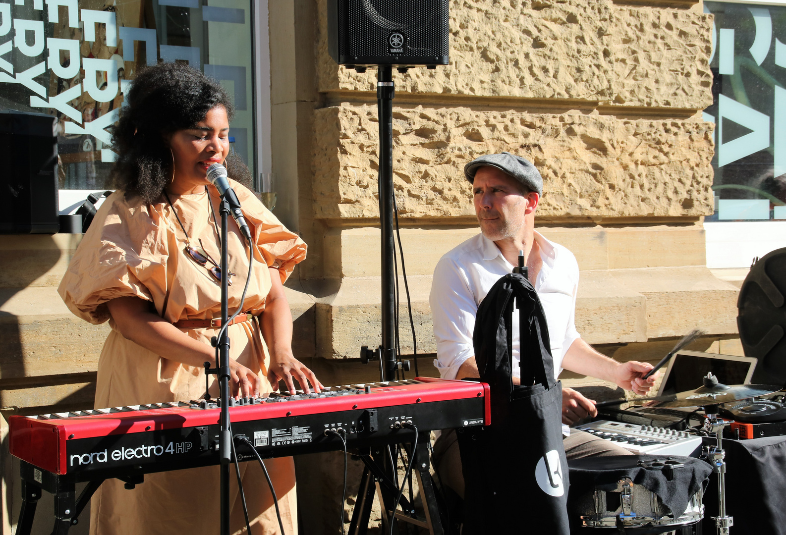 street concert LindaK Stgt ca-21-2162-col +Konzertfotos