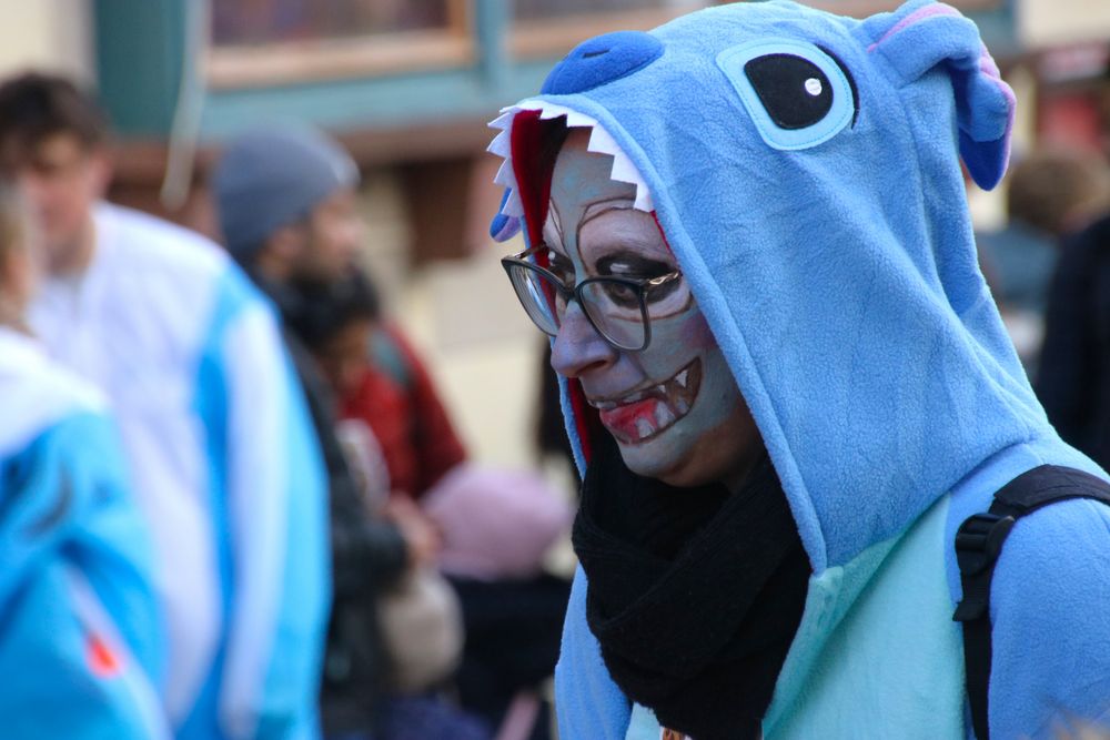 street Gesicht blau Fasching WdSc75d-3380-col +aktuelle Fotos