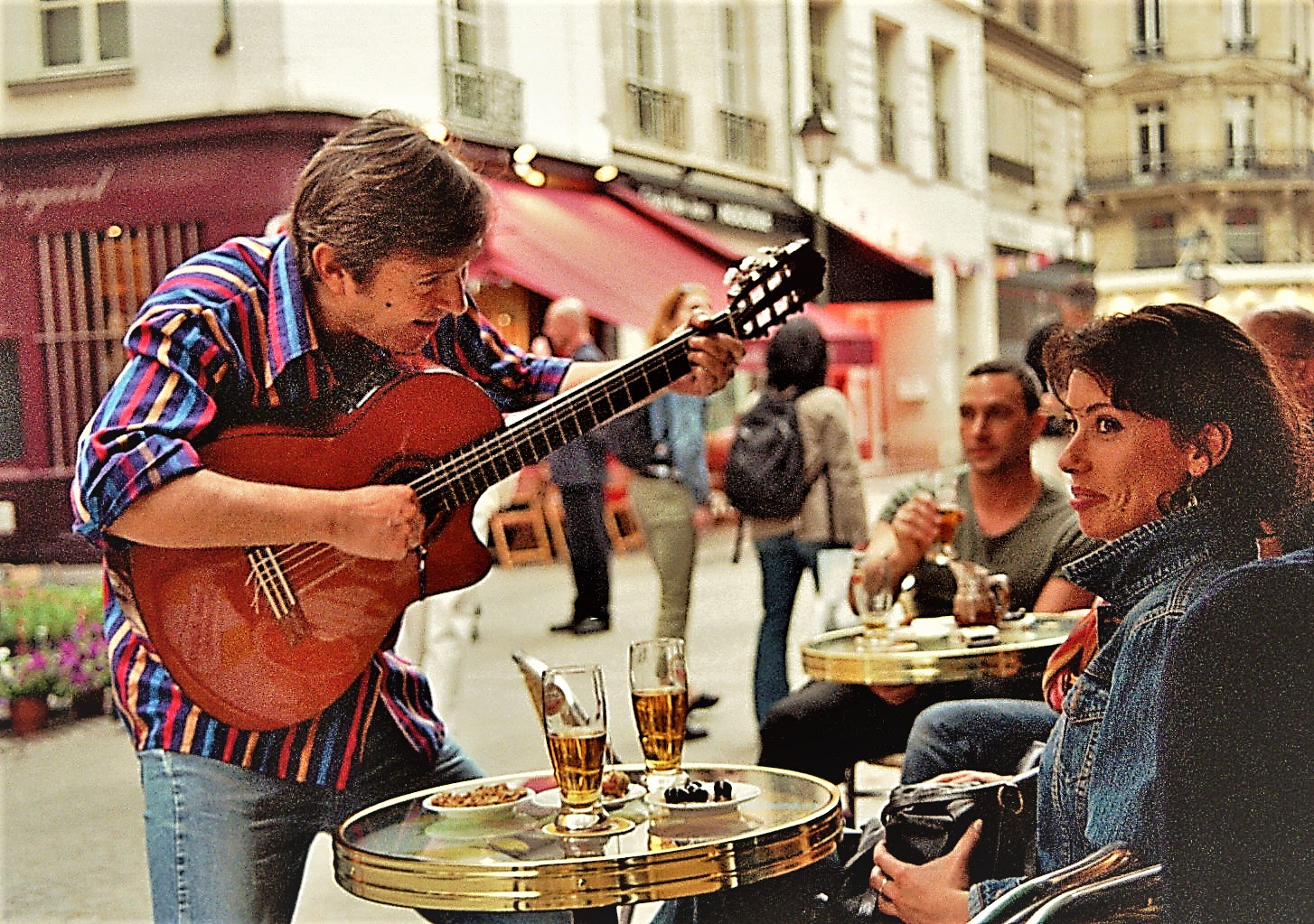 street Gitarre Frau PARIS Ca-col +9+50photosdeParis