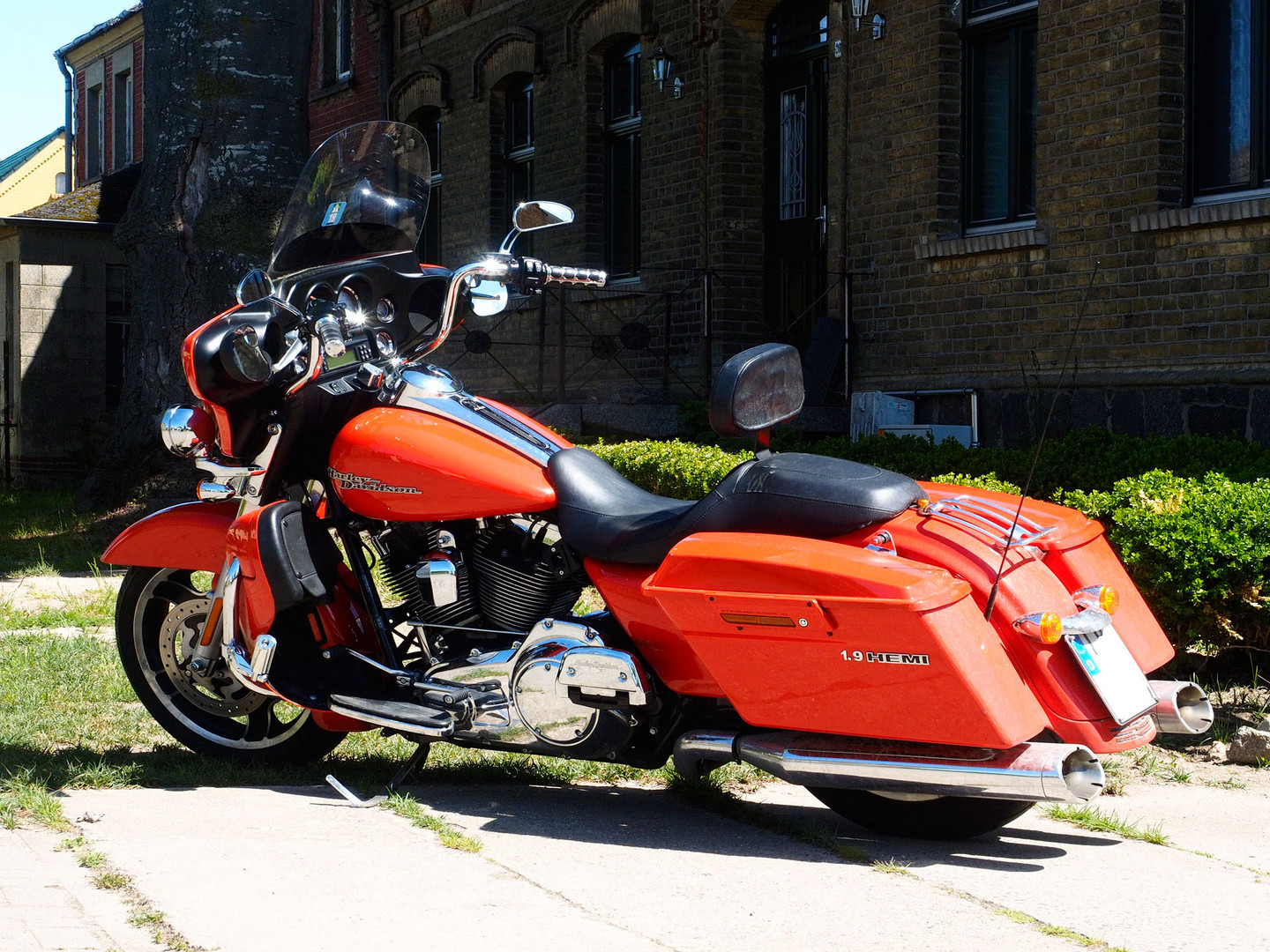 street-glide-orange-08