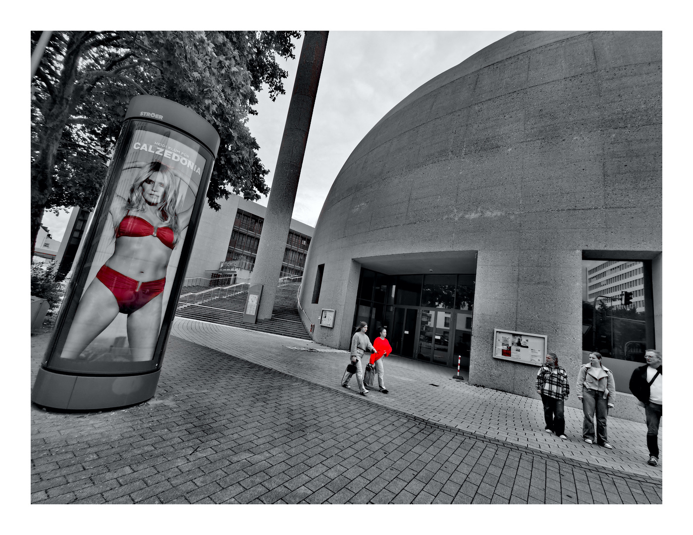 street Heidi in Rot Kölle p30-25-48-swky +streetfotos