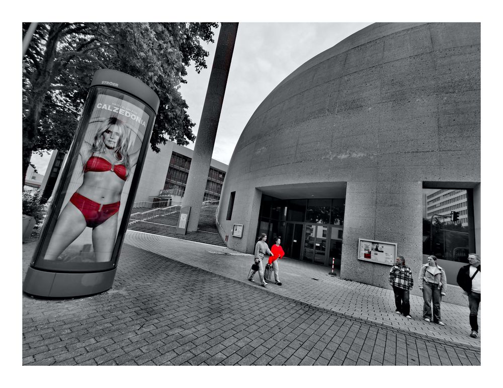 street Heidi in Rot Kölle p30-25-48-swky +streetfotos