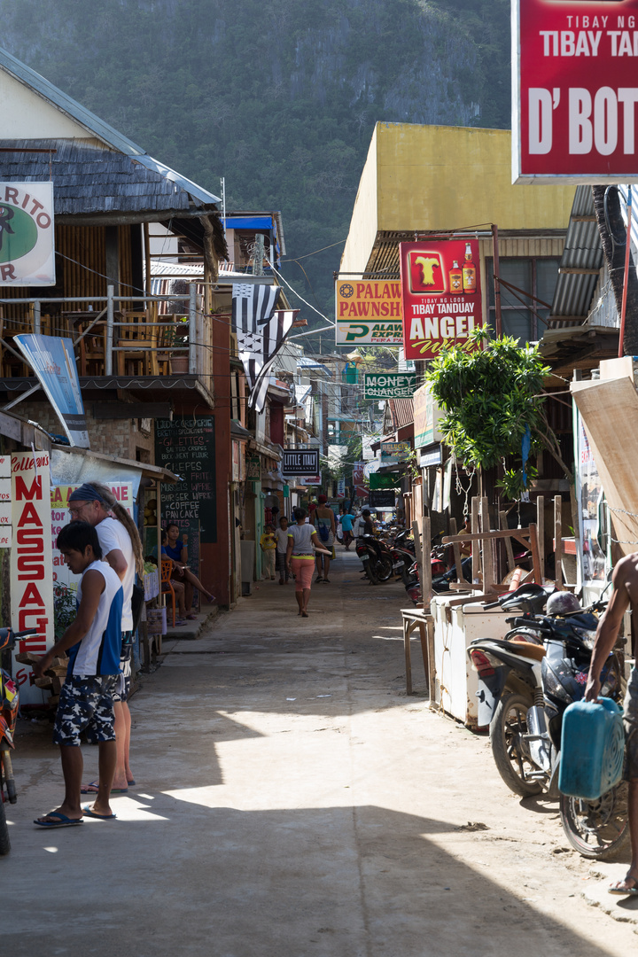 street in El Nido-Palawan