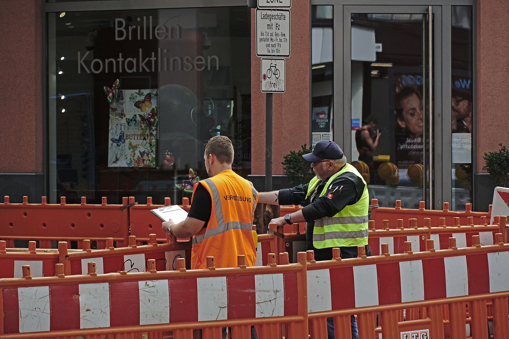 Street - Irgendwo da hinten geht's raus