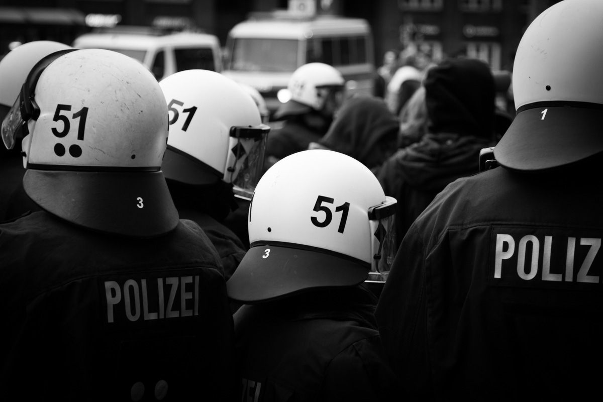 Street IV - Frauen bei der Polizei