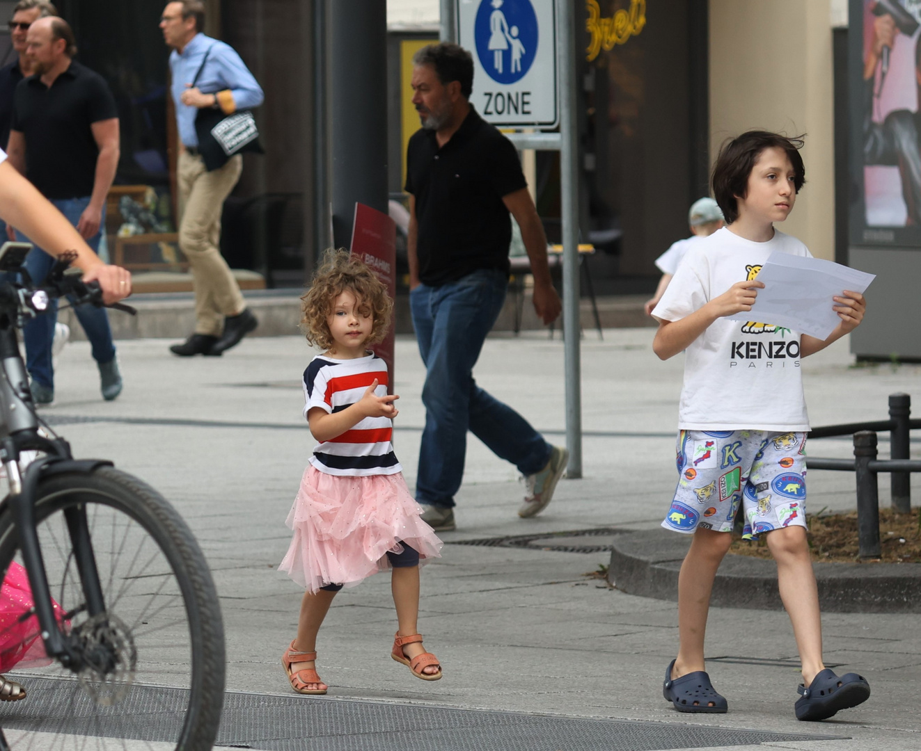 street Kind cr6-cr6-25-19-v4nah-v11juli25_mcanon55b250