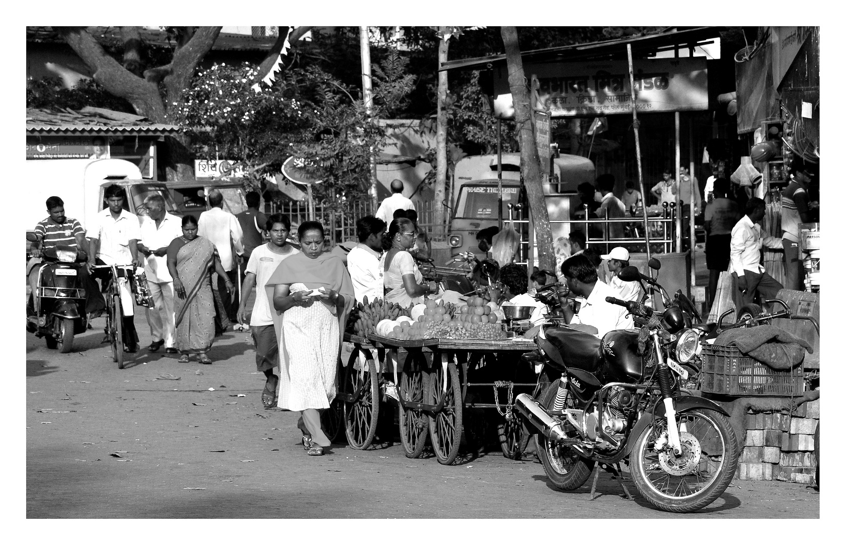 street life in mumbai