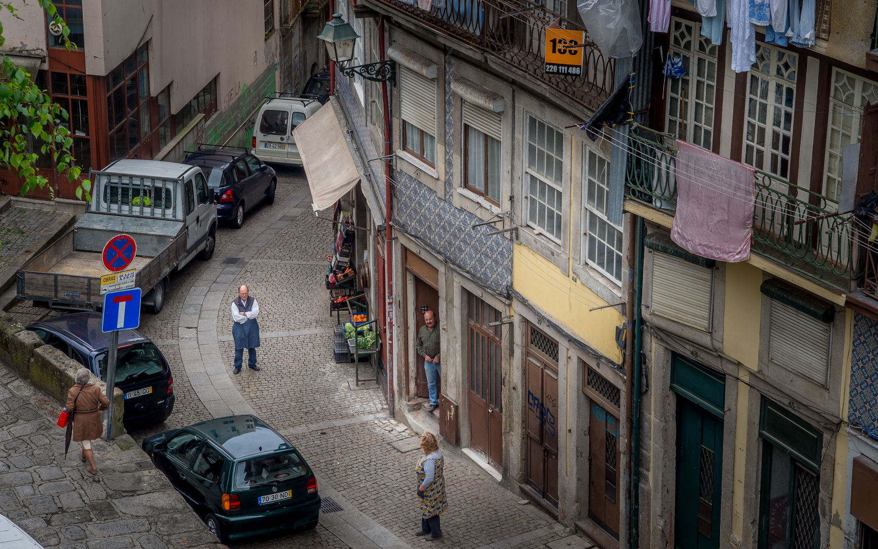 Street life in Porto