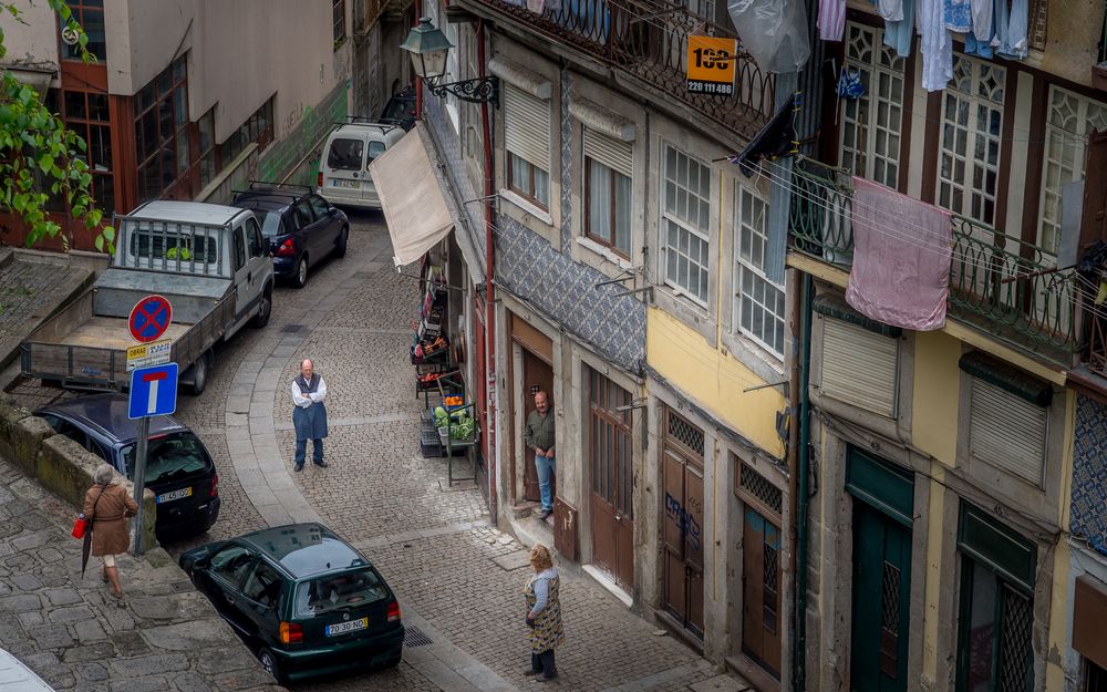 Street life in Porto