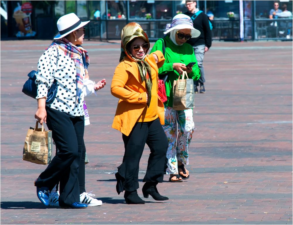 Street life in Rotterdam / Street 174