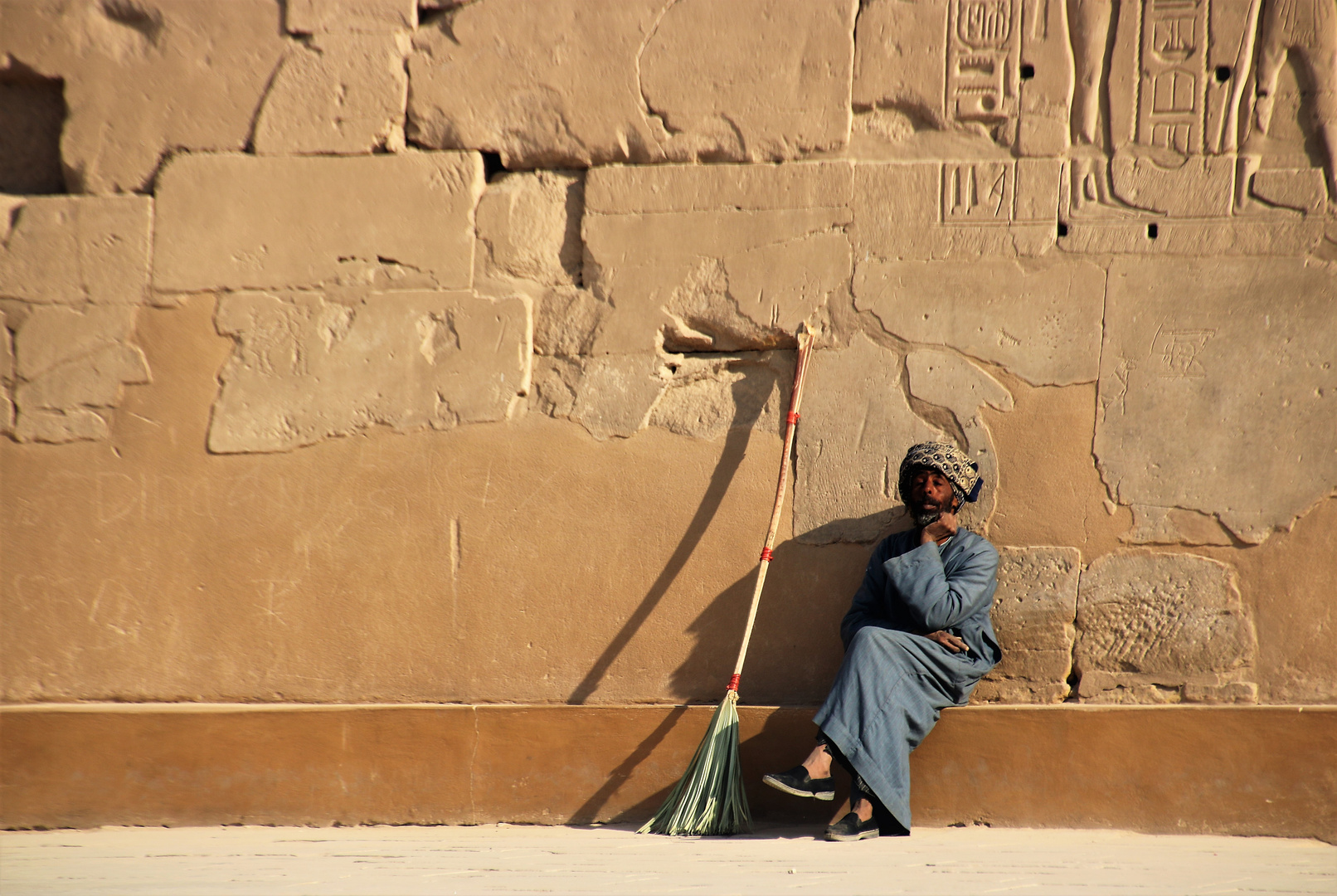 street Mann Besen egypt E-99