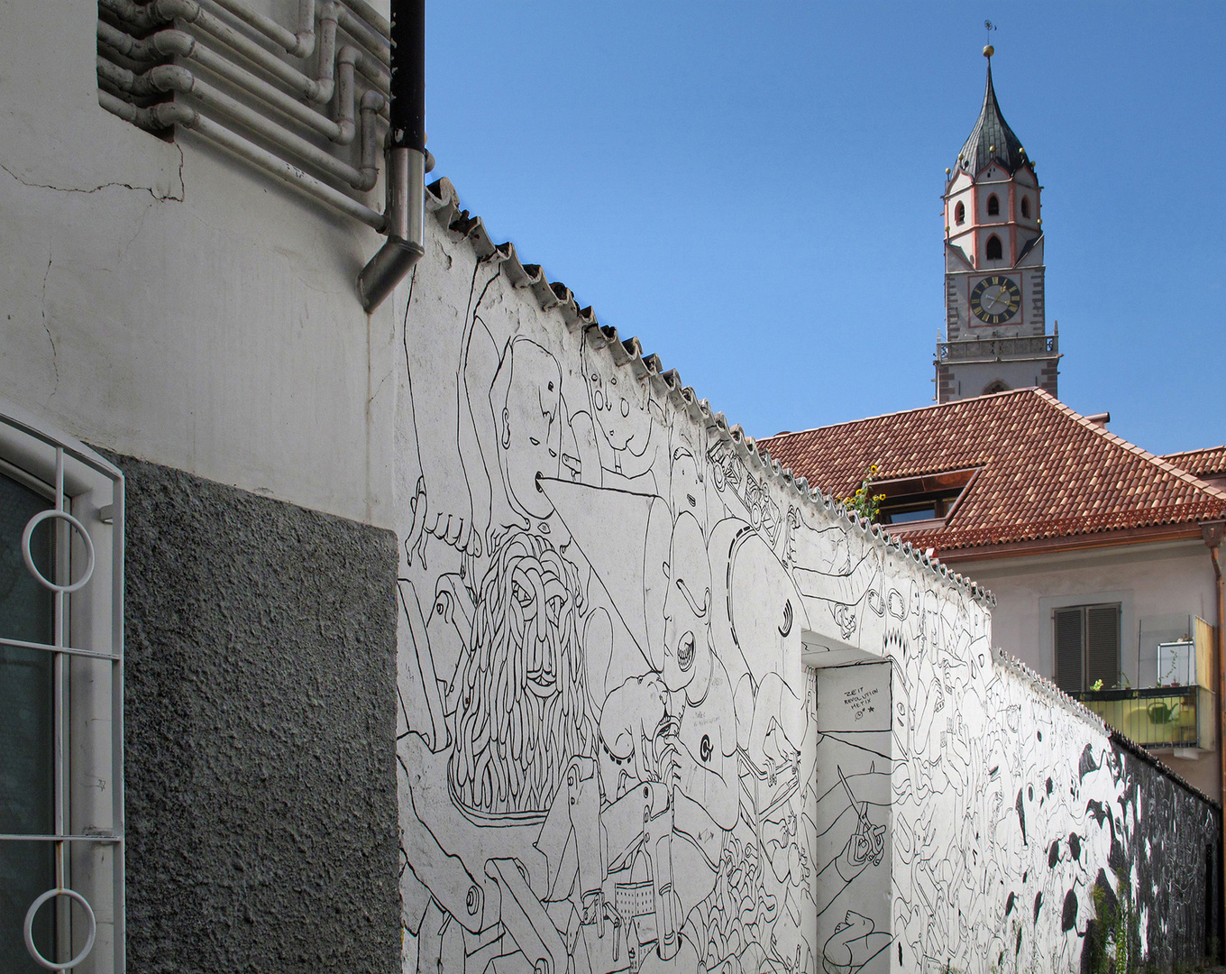 Street mit Kirche