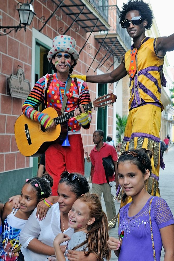 Street musicans on stalks