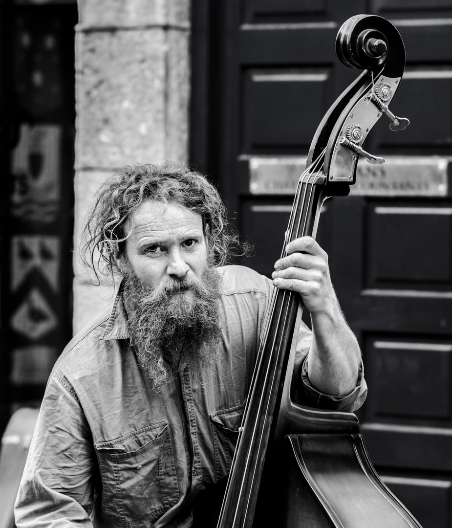 Street musician - Galway