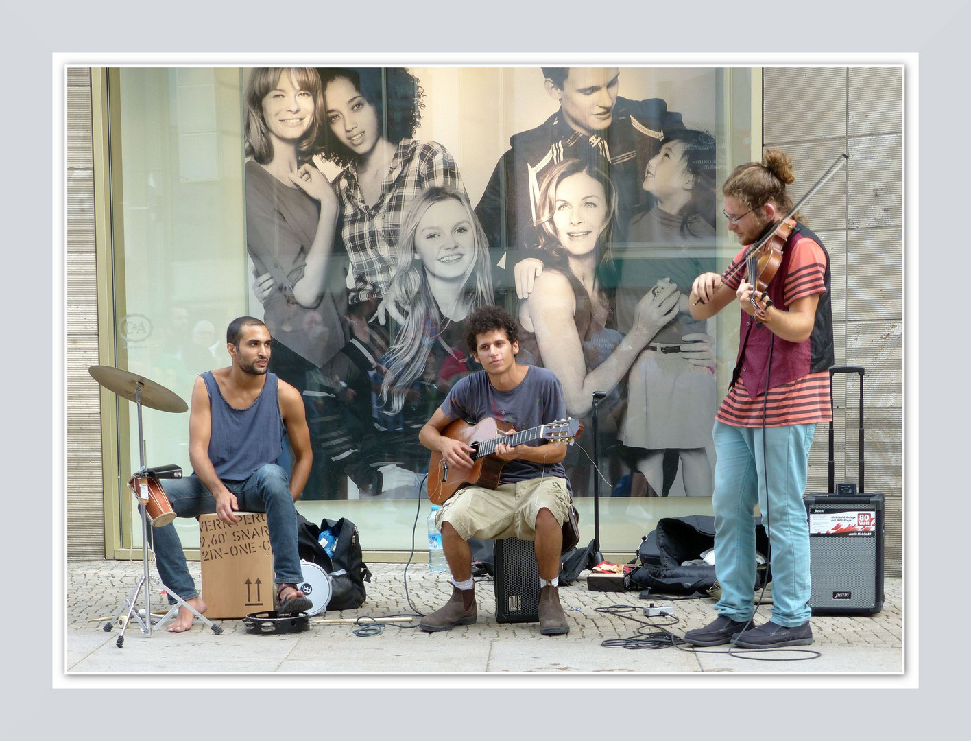 Street Musiker auf dem Alexanderplatz in Berlin