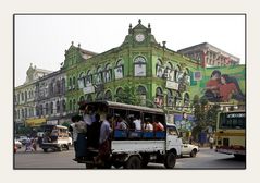 Street oder Kolonialer Baustil in Yangon