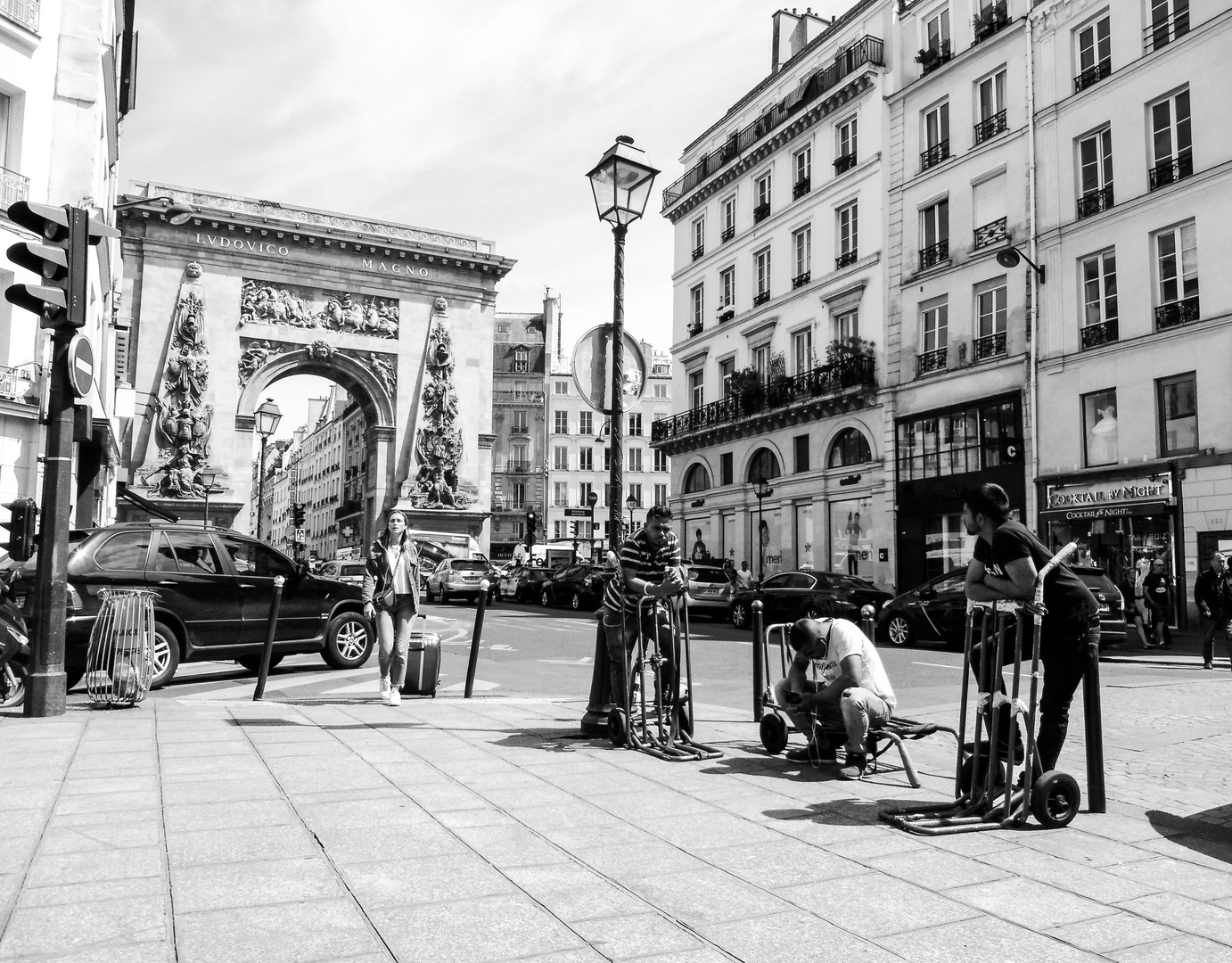 street PARIS Männer warten lu-19-81-SW