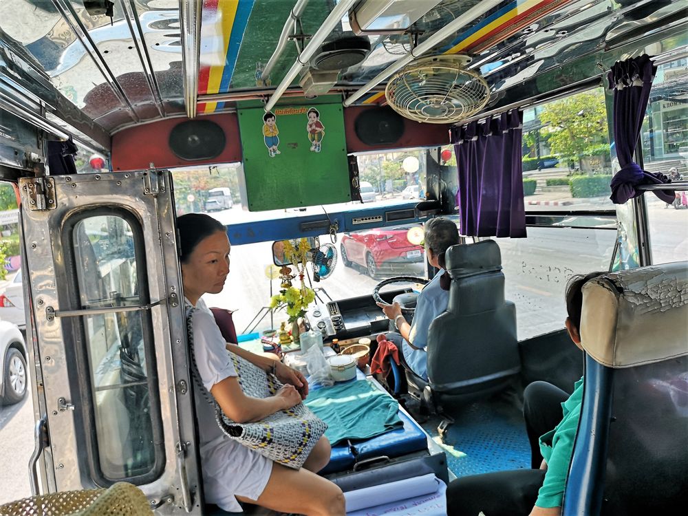 street people im Bus Thai P20-20-col