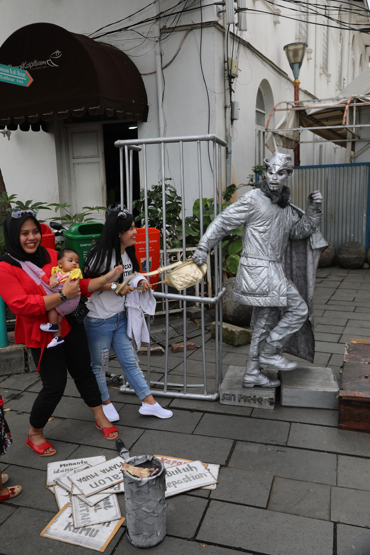  Street performance - Taschendieb