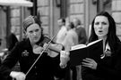 Street Playing von maurizio bartolozzi 