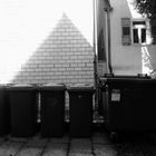 street PYRAMIDE im HINTERHOF J5-19sw +1Foto