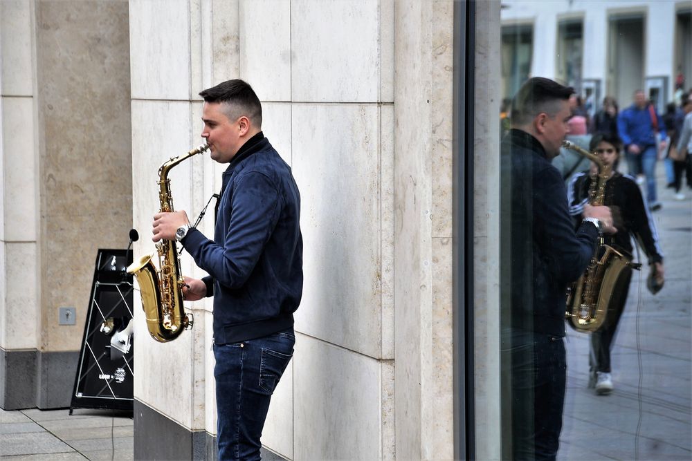 street sax CanonR6-A6702-col +Vergleichsfotos