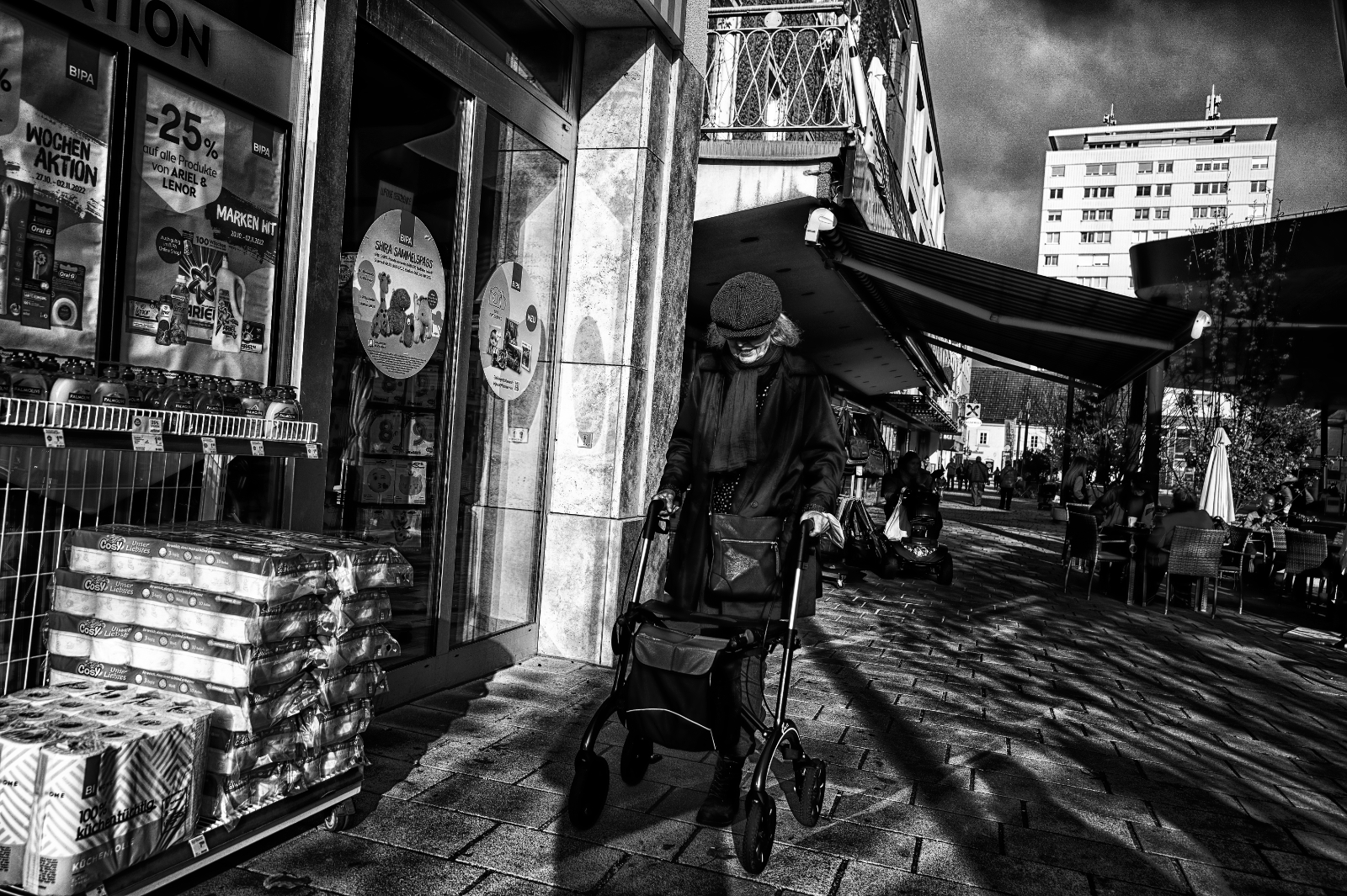 street-shopping-foto-bild-fotokunst-monochrome-fine-art-art