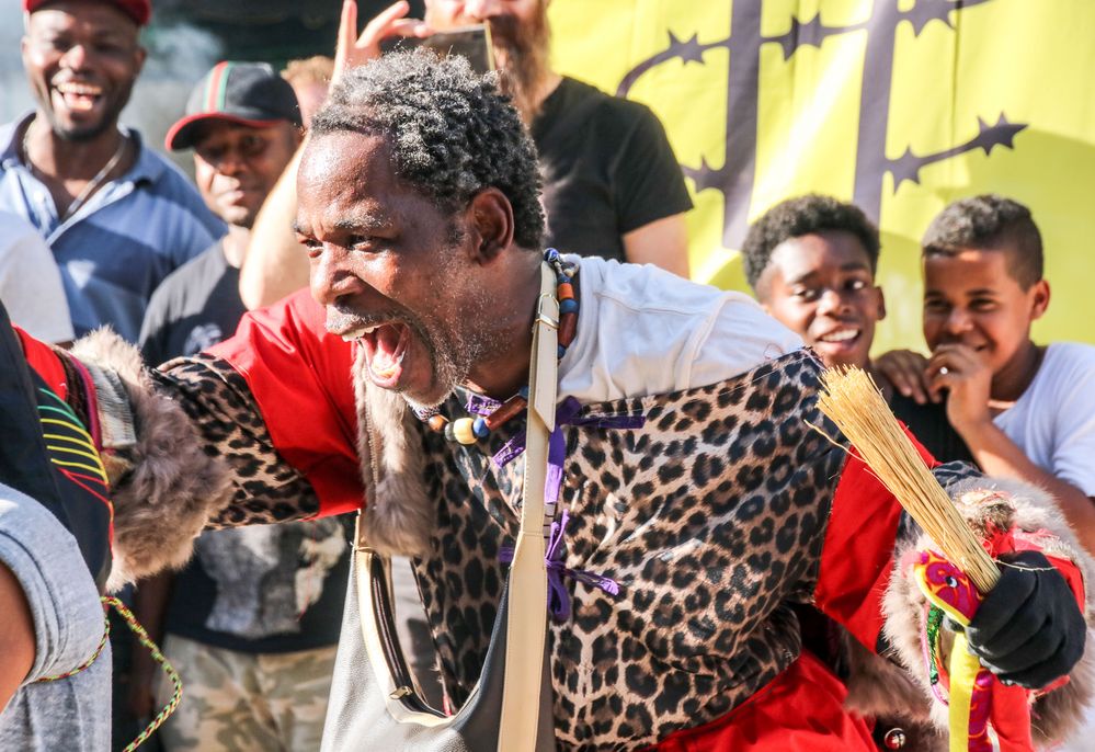 street Tanz Voodoo Man Stgt Afrika Fest ca-16-col Jul16