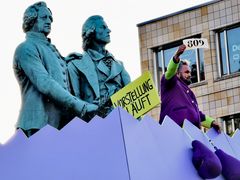 Street Theater Weimar p30-37-col