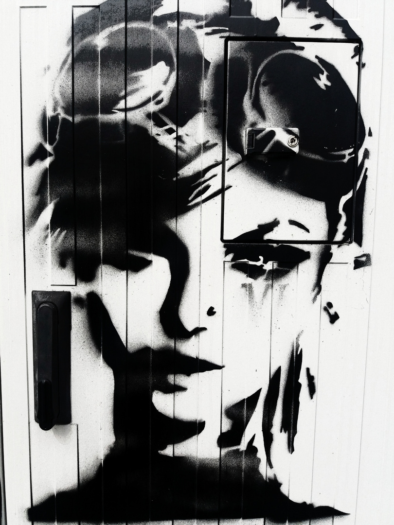 streetart HD Electro-Girl J5street +4Fotos