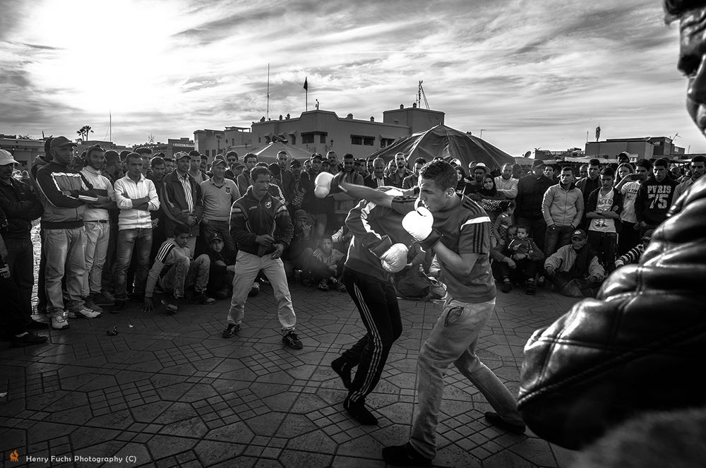 Streetfight in b/w