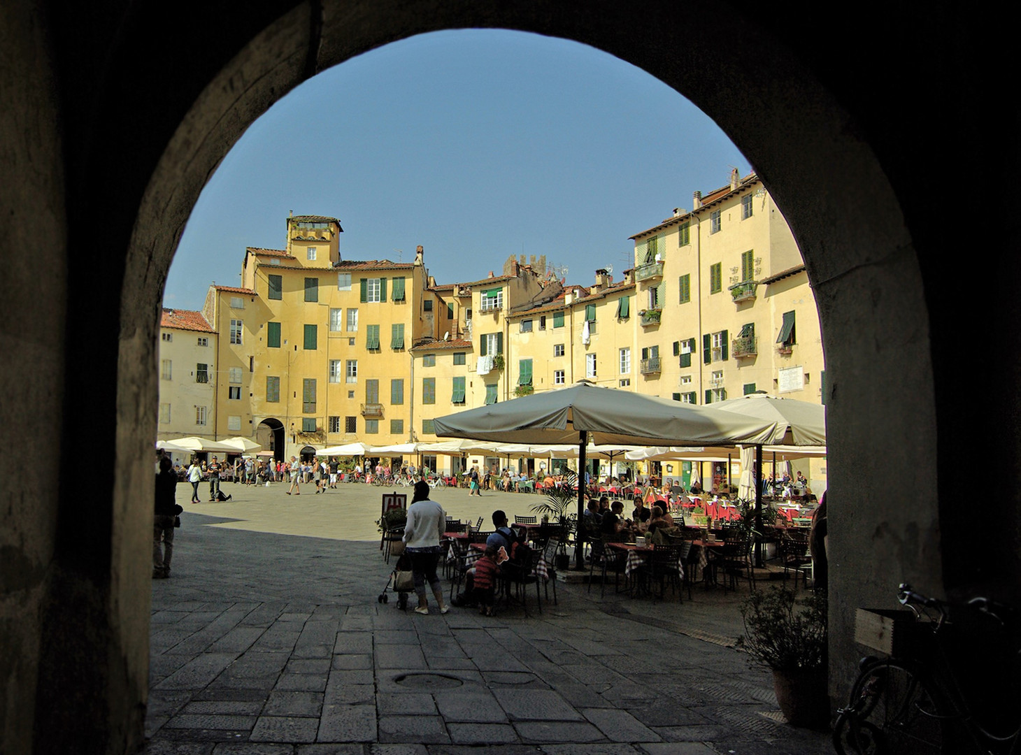 Streetfotografie auf dem Marktplatz in Lucca...