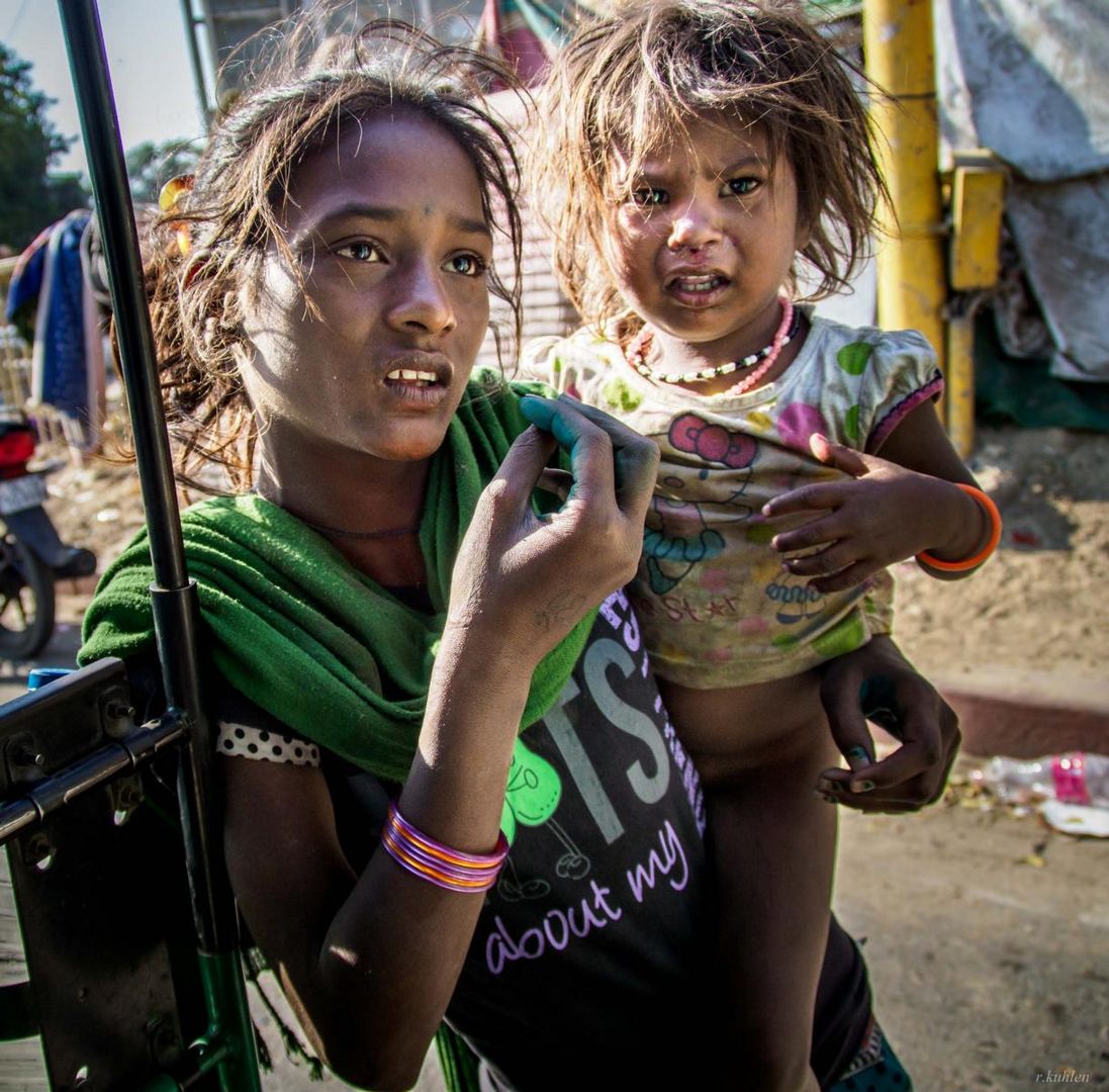 streetgirl with child