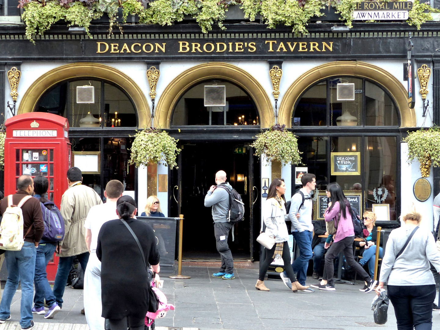  Streetlife  Deacons Brodies Tavern Edinburgh