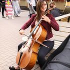 StreetLife: I play Violoncello